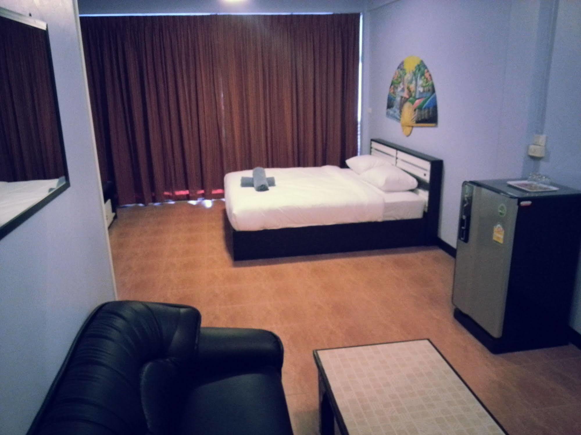 Oyo 963 Sunshine Guesthouse Pattaja Kültér fotó