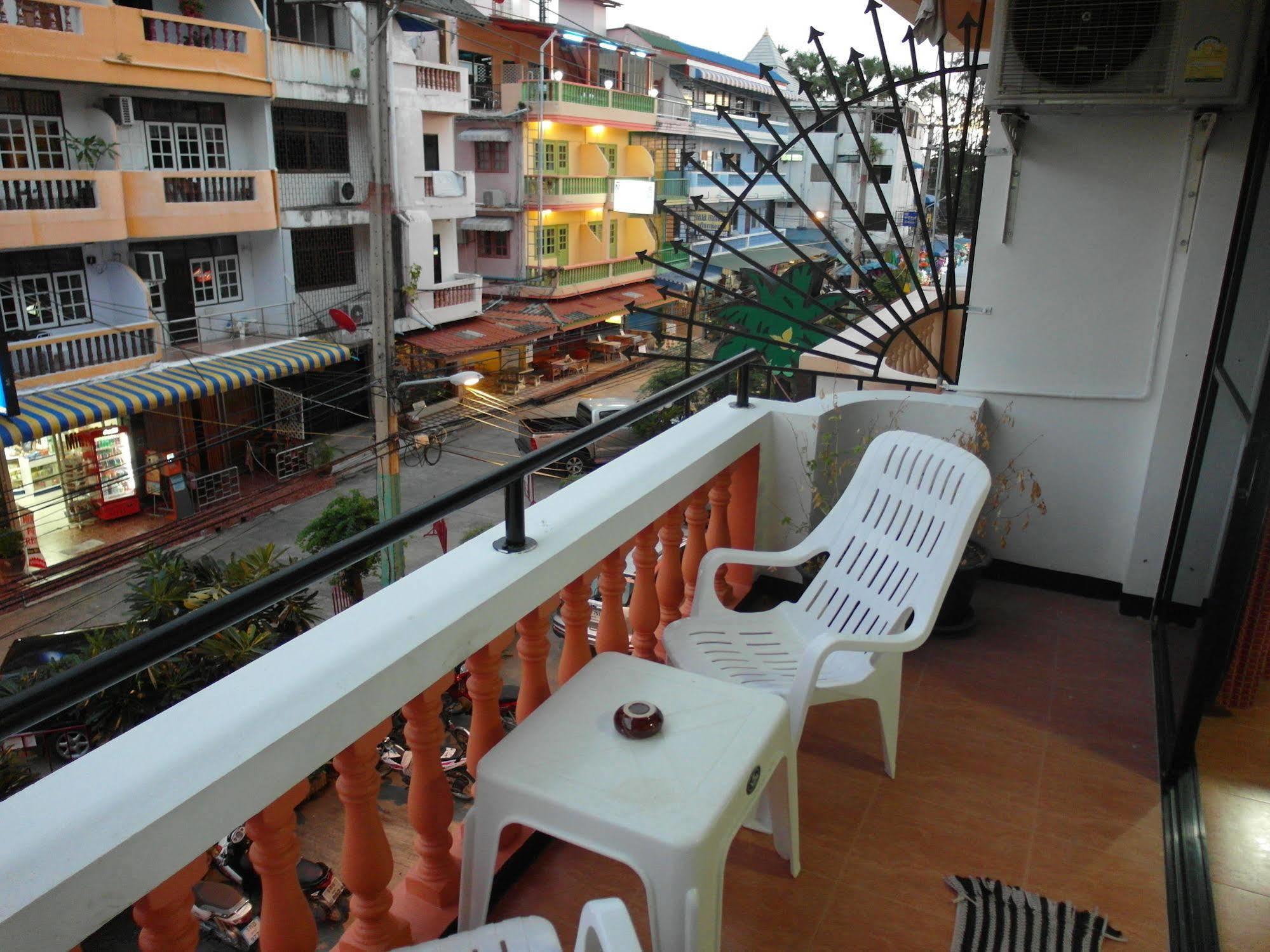 Oyo 963 Sunshine Guesthouse Pattaja Kültér fotó