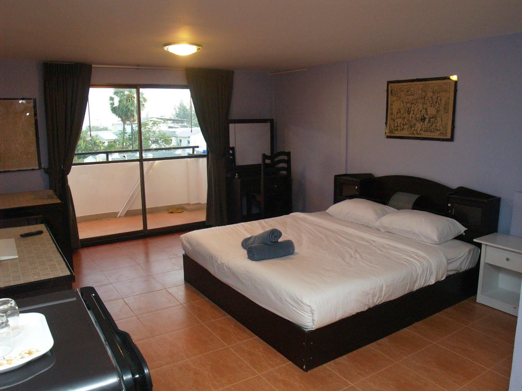 Oyo 963 Sunshine Guesthouse Pattaja Kültér fotó