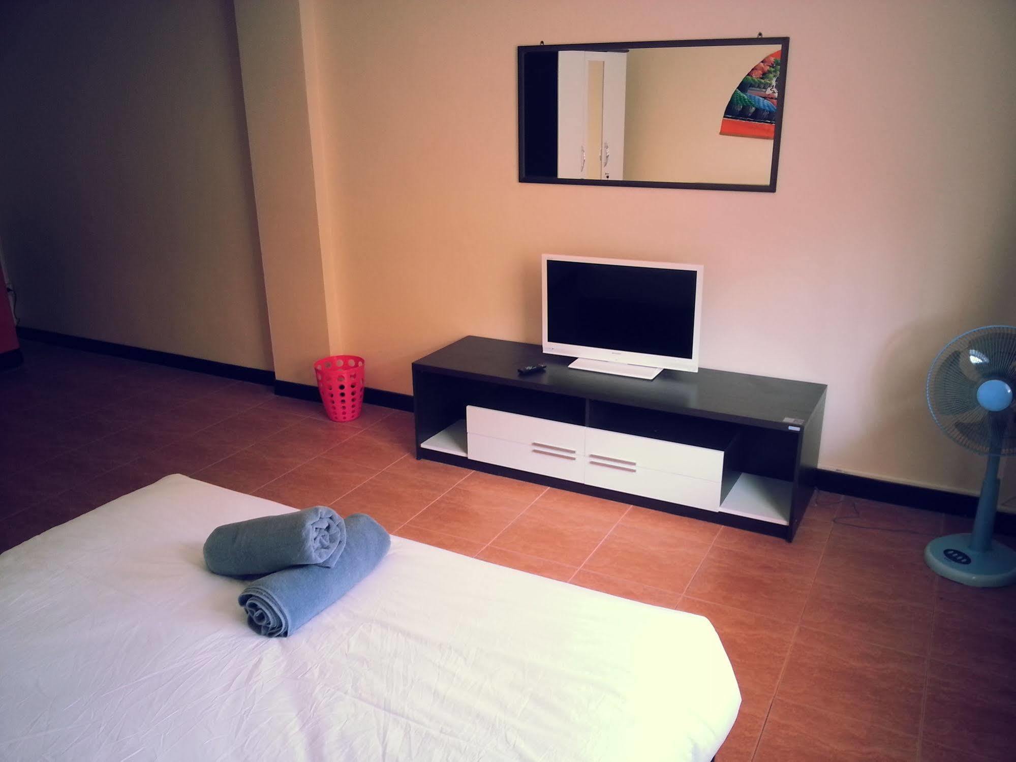 Oyo 963 Sunshine Guesthouse Pattaja Kültér fotó